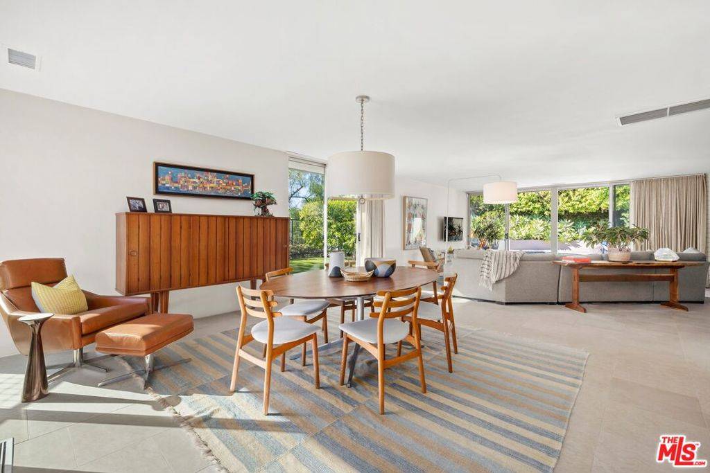 Sherman Oaks, CA 91423,3523 Beverly Ridge DR