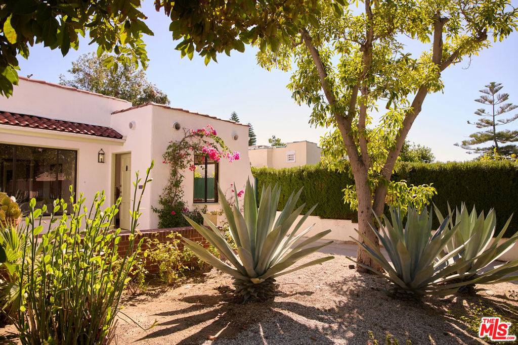 Los Angeles, CA 90027,1970 N New Hampshire AVE