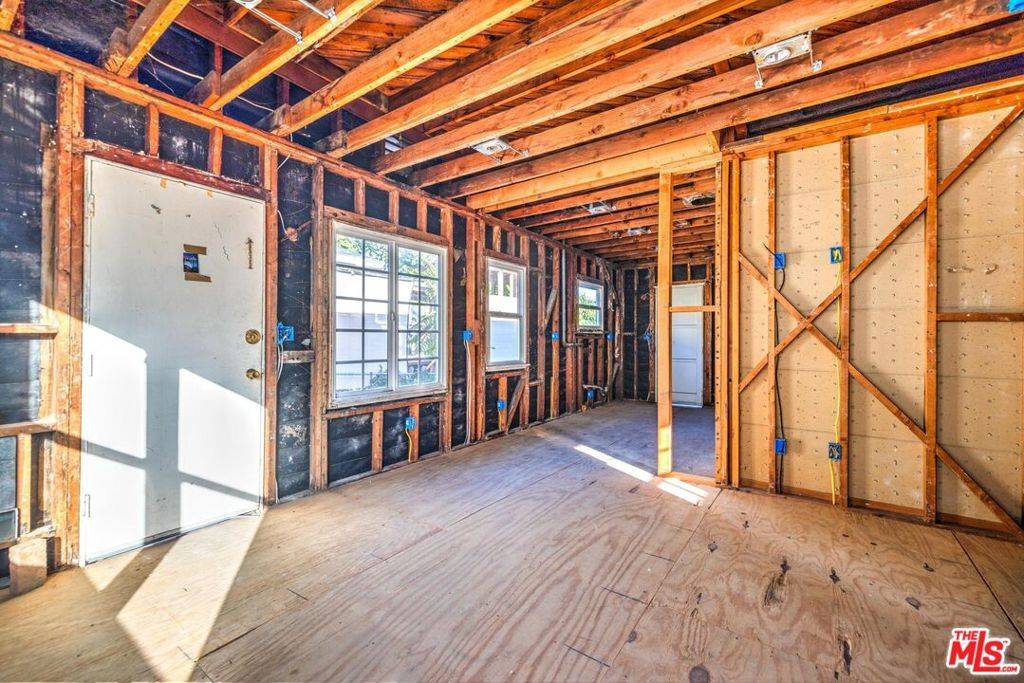 Los Angeles, CA 90026,308 E Edgeware RD