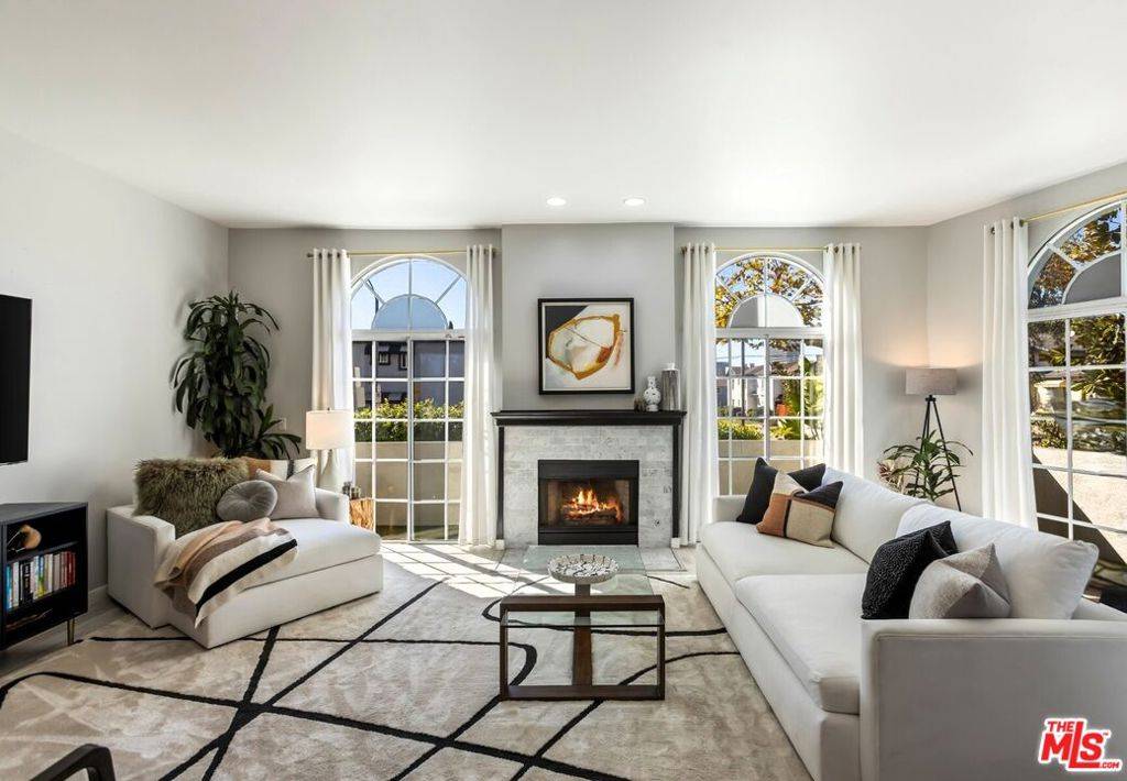 Los Angeles, CA 90036,5848 W Olympic BLVD #102