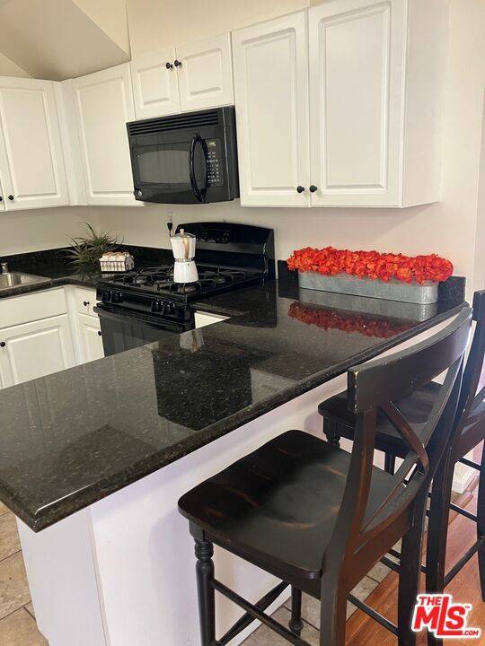 Winnetka, CA 91306,20258 Cohasset ST #4