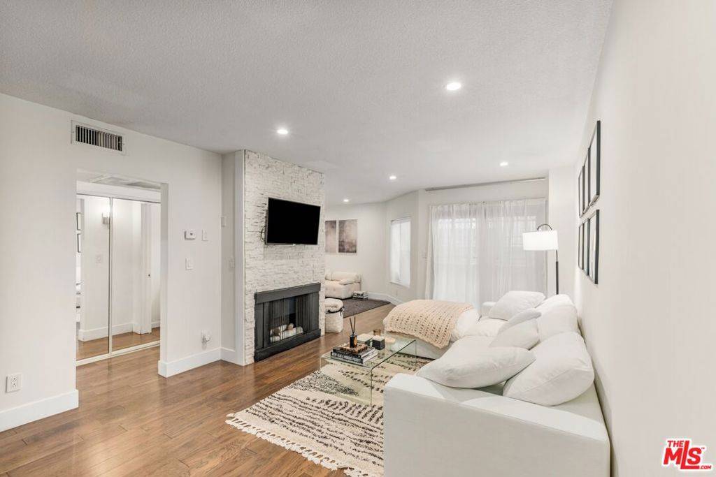 West Hollywood, CA 90048,141 S Clark DR #224