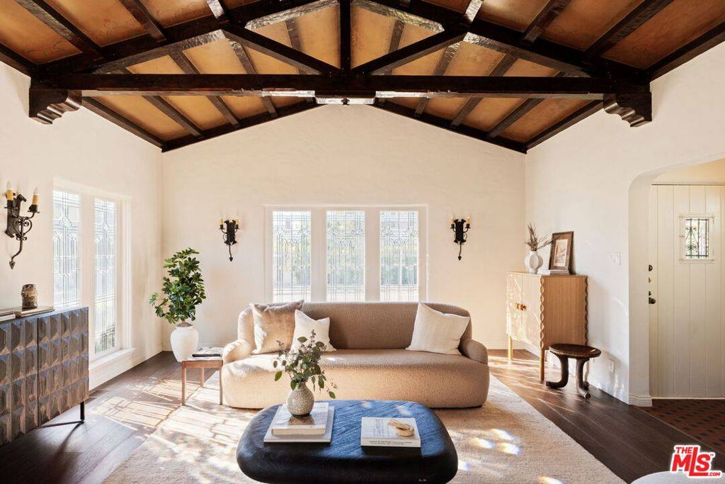 Los Angeles, CA 90019,1302 S Hauser BLVD