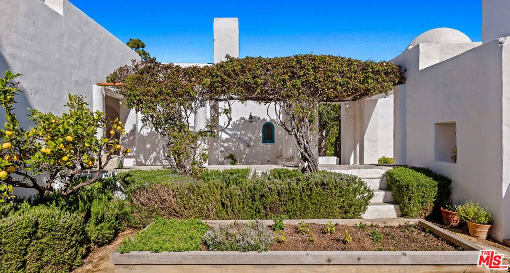 Malibu, CA 90265,27832 Pacific Coast HWY