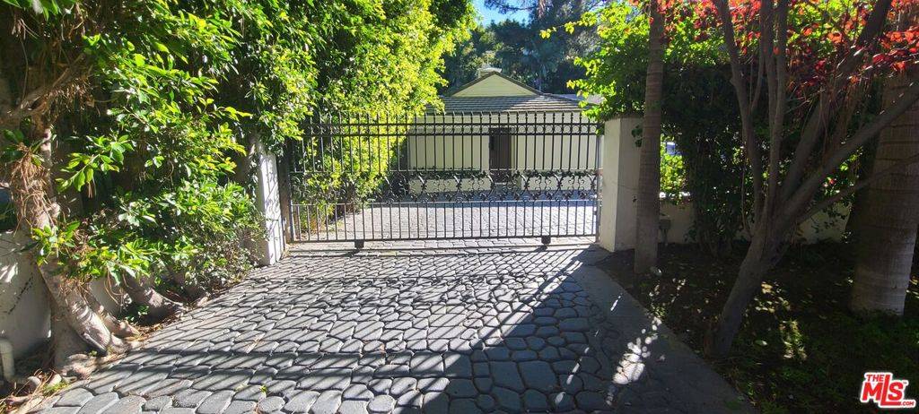 Beverly Hills, CA 90210,1258 1258 A Coldwater Canyon DR