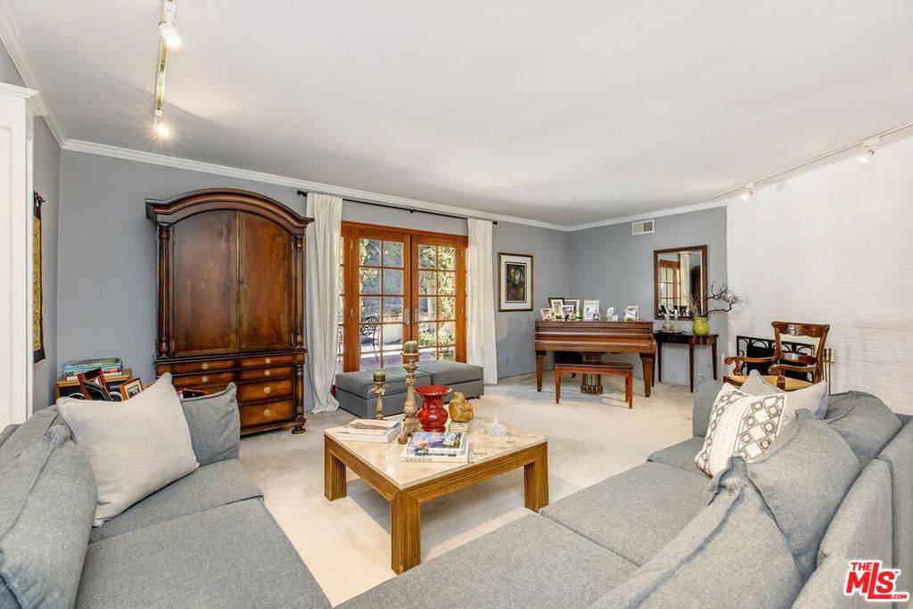 Woodland Hills, CA 91367,5826 Nevada AVE