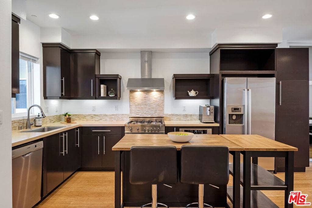 Playa Vista, CA 90094,13045 Pacific Promenade #320