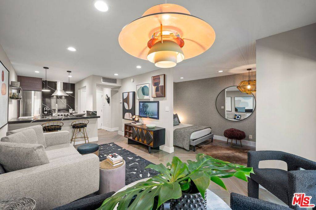 West Hollywood, CA 90069,950 N Kings RD #233
