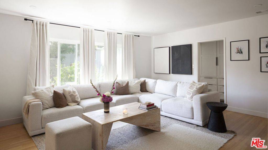 View Park, CA 90043,4049 Fairway BLVD