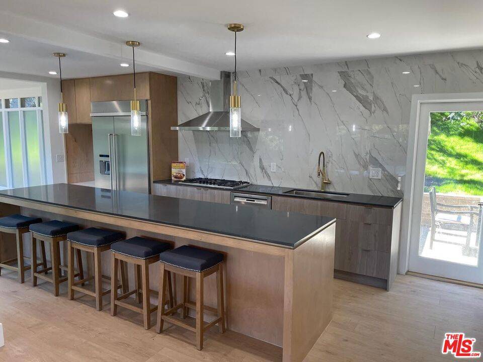 Los Angeles, CA 90077,15434 Mulholland DR