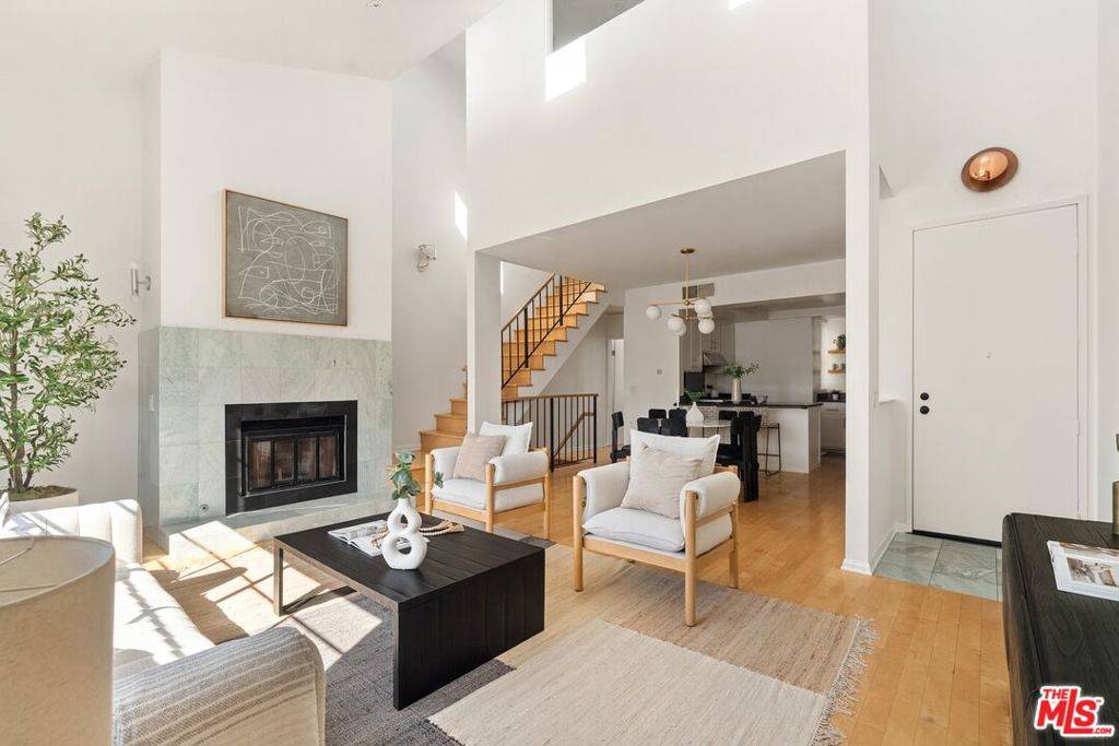 Los Angeles, CA 90066,12515 Pacific AVE #203