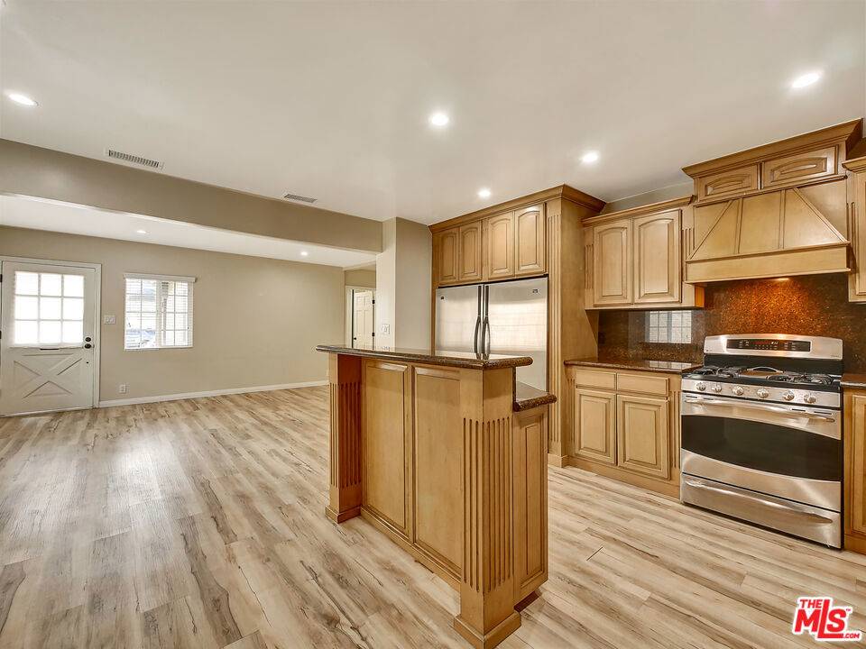 North Hollywood, CA 91601,5341 STROHM AVE