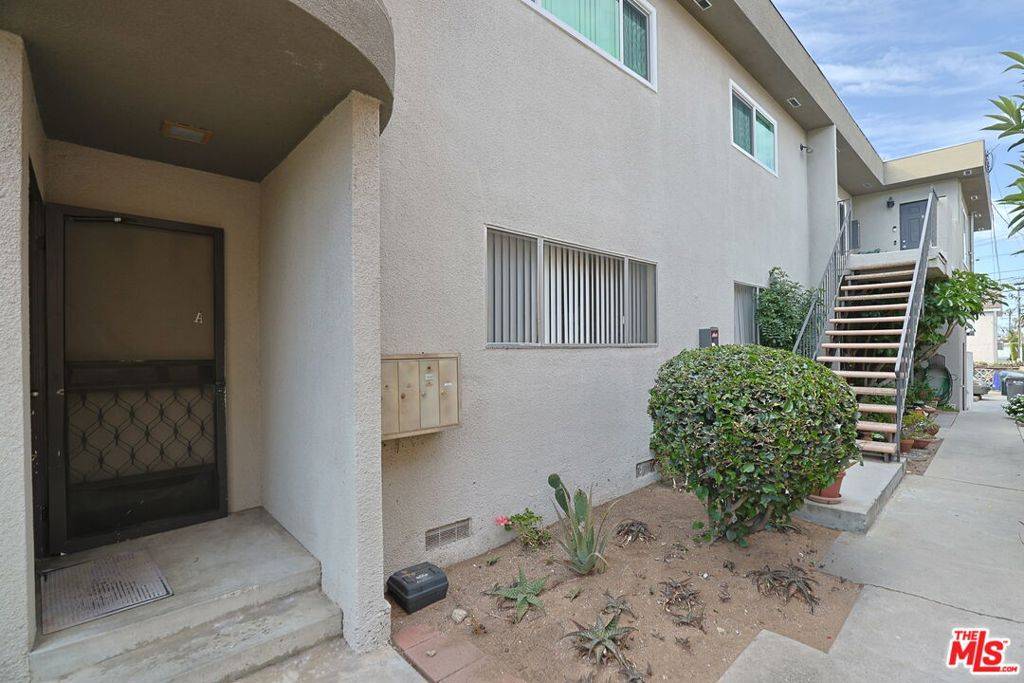 Redondo Beach, CA 90278,2213 Nelson AVE