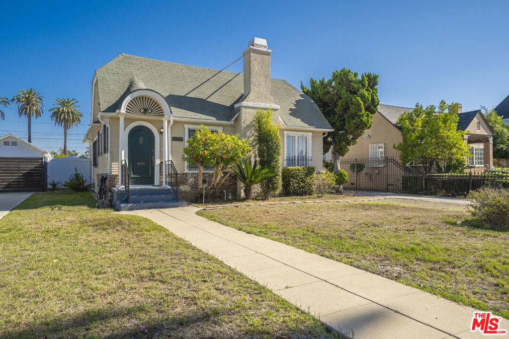 Los Angeles, CA 90019,1138 S Windsor BLVD