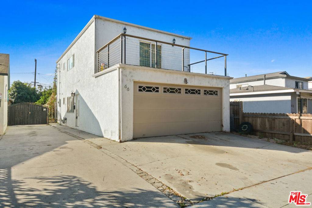 Long Beach, CA 90805,66 W 49th ST