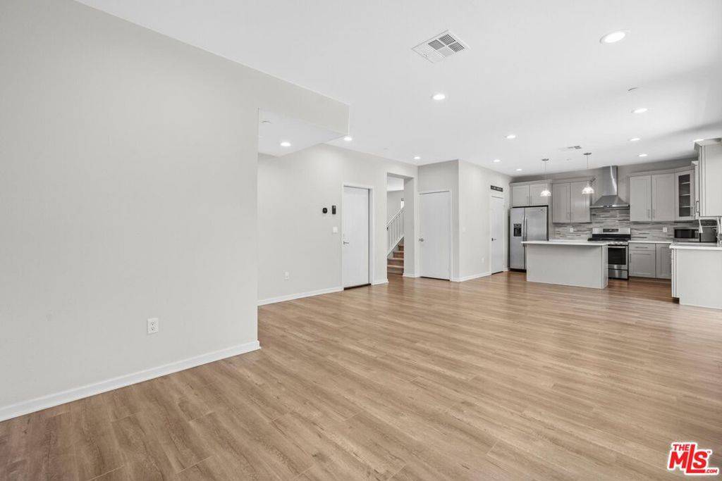 Van Nuys, CA 91406,15603 W Lilli WAY