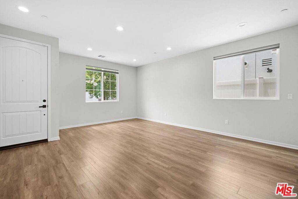 Van Nuys, CA 91406,15603 W Lilli WAY