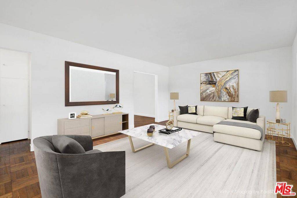 Los Angeles, CA 90016,5432 Village