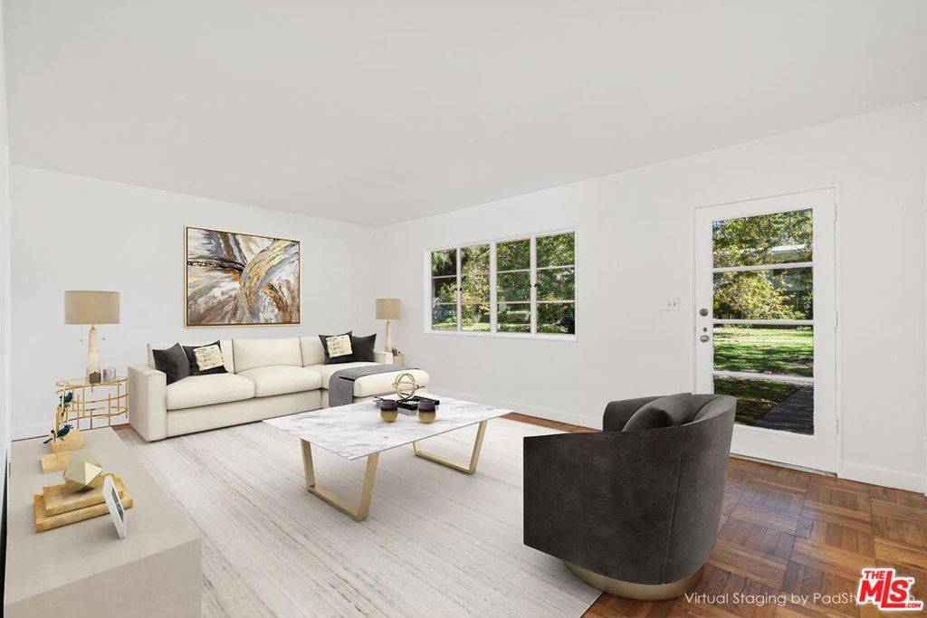 Los Angeles, CA 90016,5432 Village