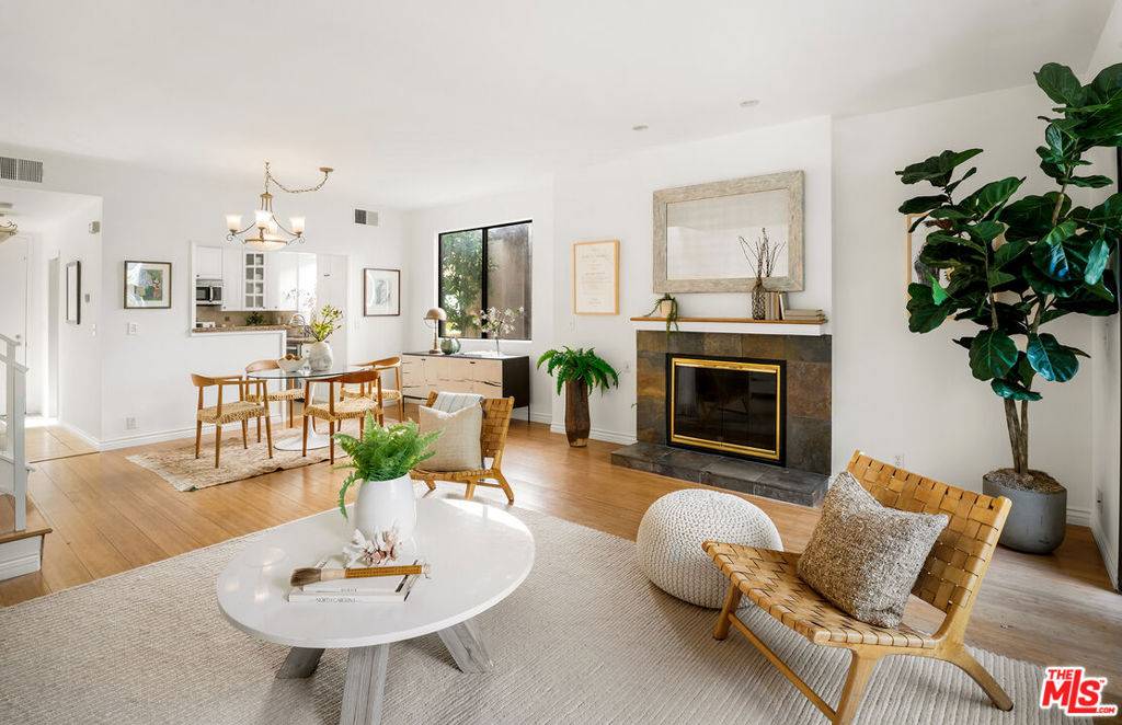 Playa Del Rey, CA 90293,8128 Manitoba ST #106