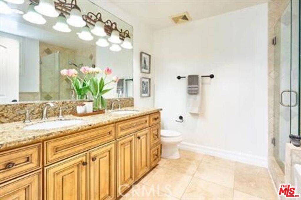 Los Angeles, CA 90020,412 S Wilton PL #303