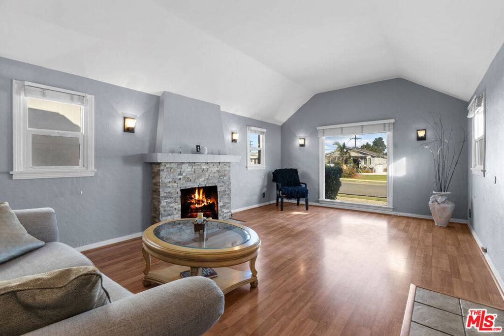 Los Angeles, CA 90044,618 W 111th PL