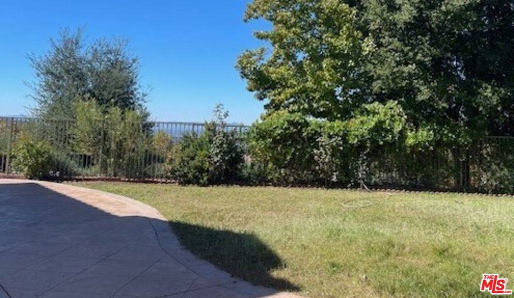 Tujunga, CA 91042,11040 Renaissance DR