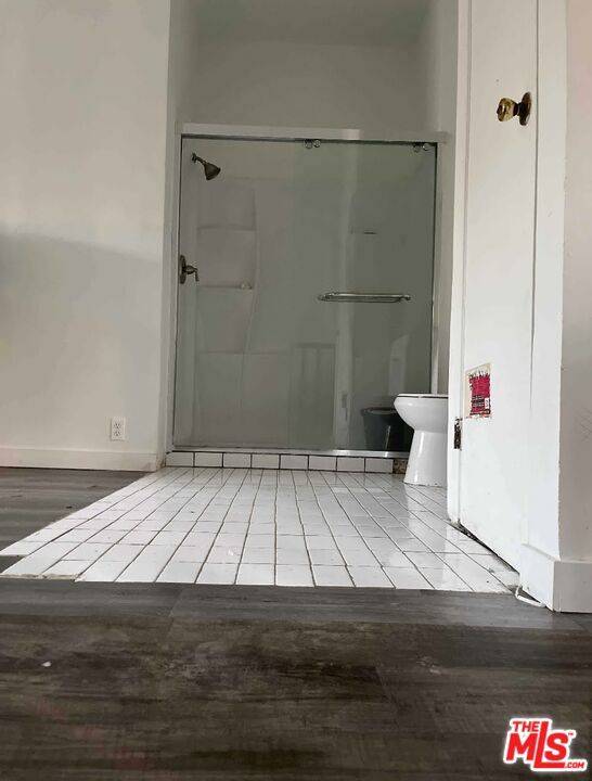 Los Angeles, CA 90027,4534 Kingswell AVE