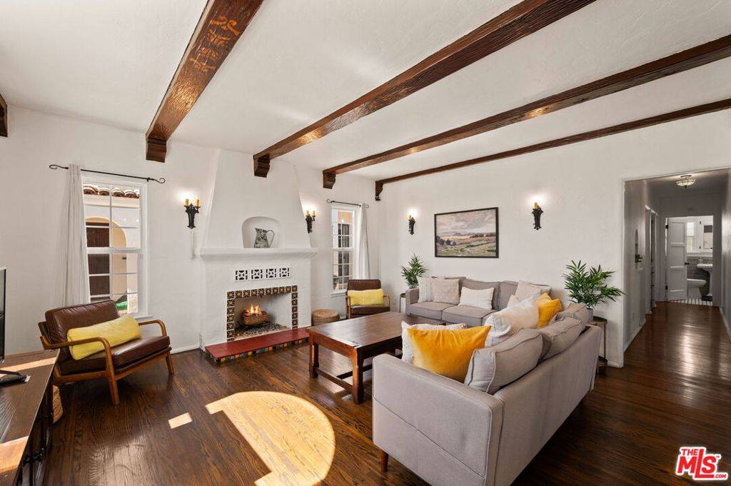 Los Angeles, CA 90044,1117 W 81st ST