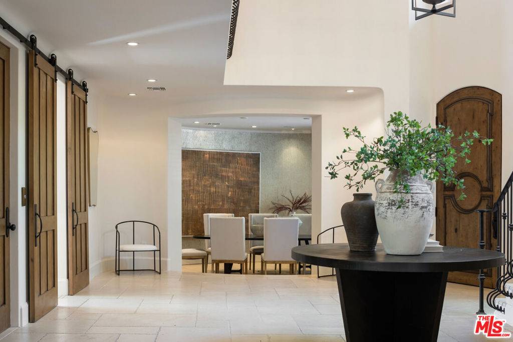 Los Angeles, CA 90077,1921 Bel Air RD