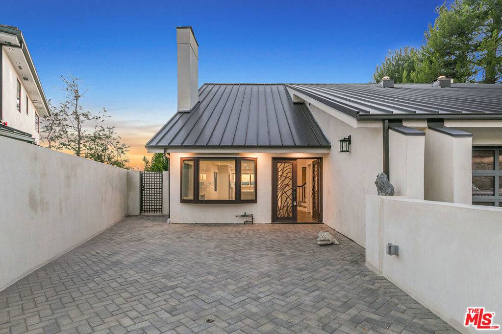 Burbank, CA 91501,1716 Via La Paz