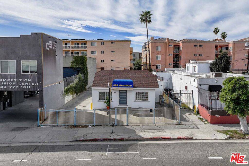 Los Angeles, CA 90028,1415 N LA BREA AVE