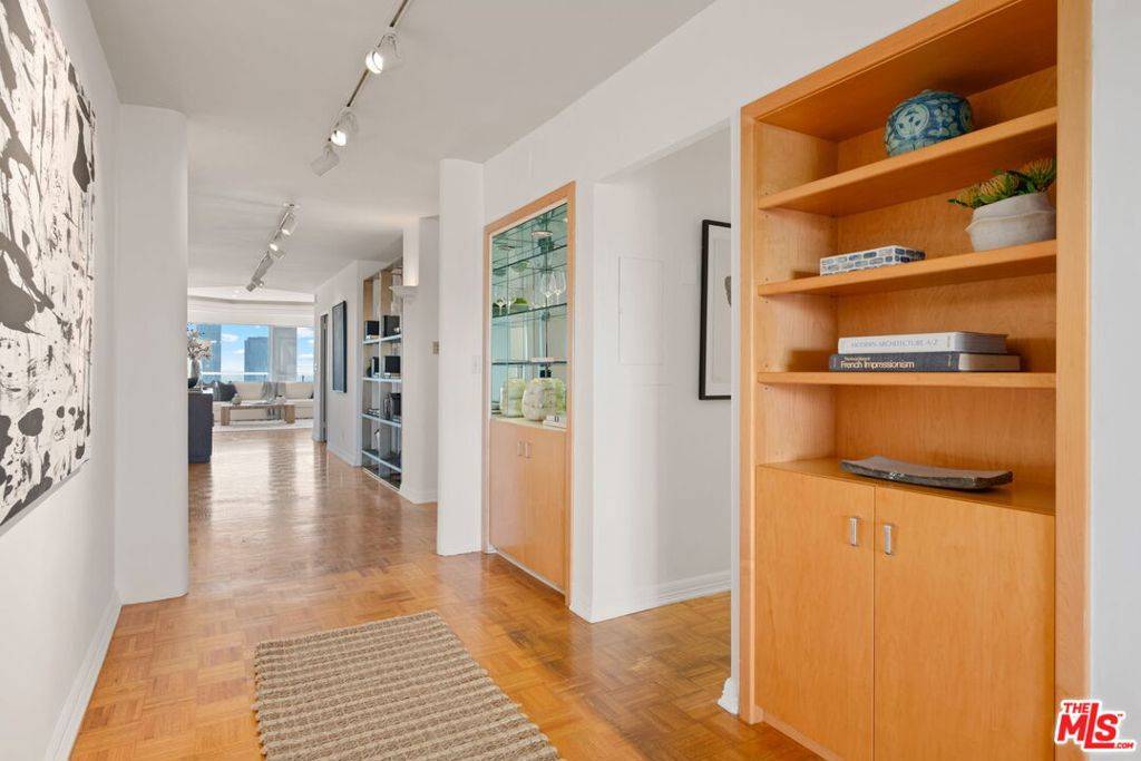 Los Angeles, CA 90024,875 Comstock AVE #PH-A