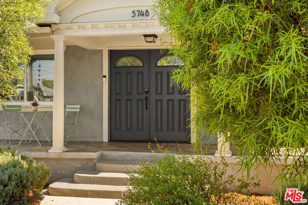 Los Angeles, CA 90043,5748 7th AVE