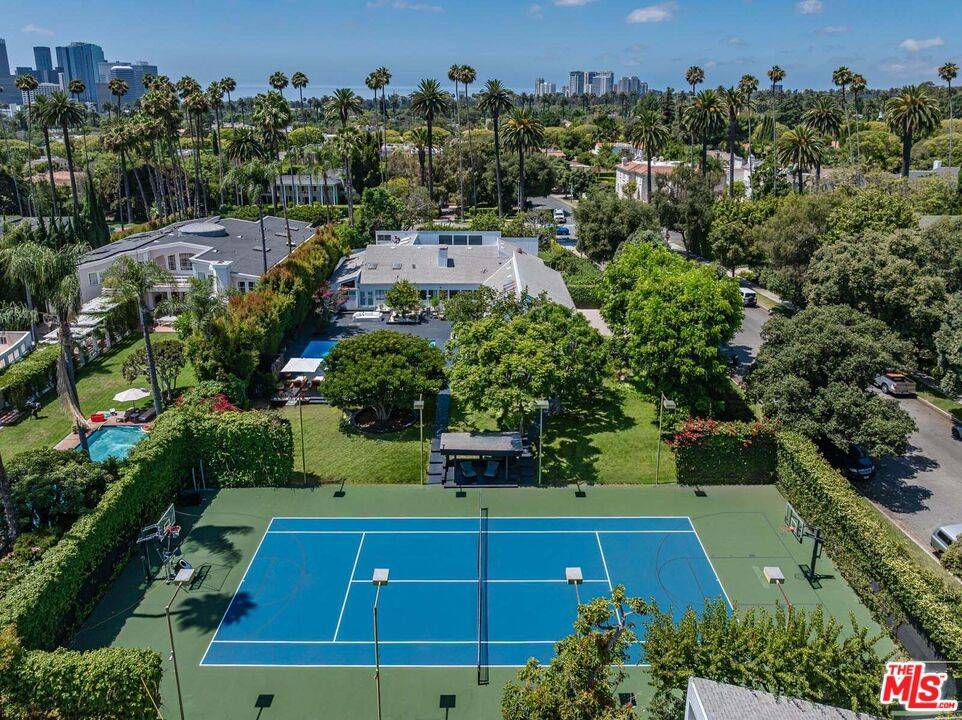 Beverly Hills, CA 90210,624 N Beverly DR