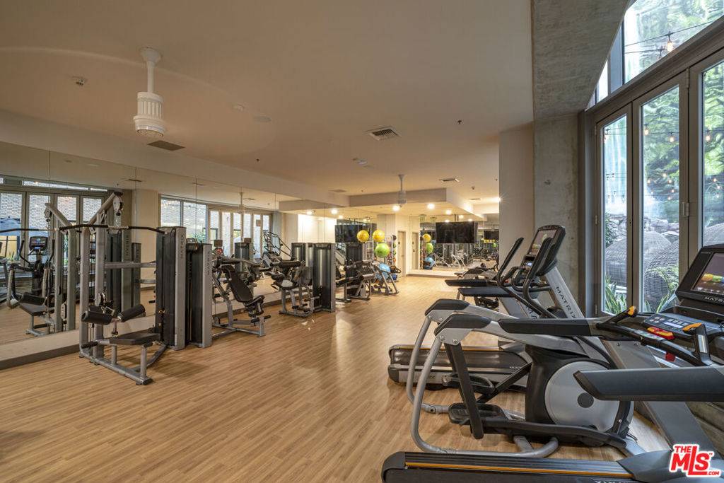 Los Angeles, CA 90017,727 W 7th ST #523