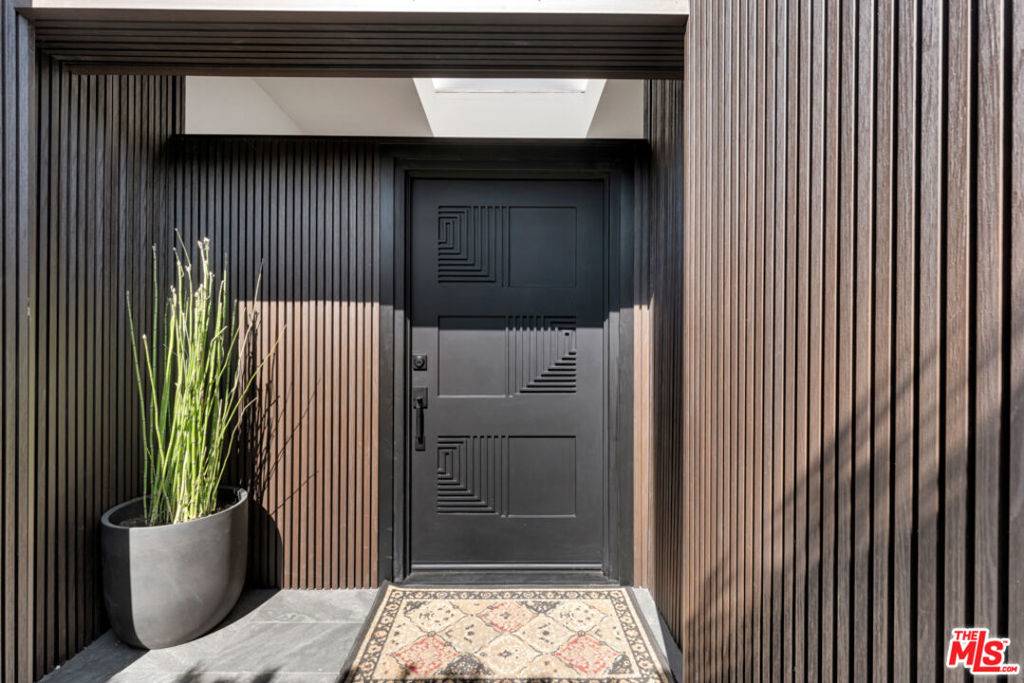 Los Angeles, CA 90049,418 N Bowling Green WAY