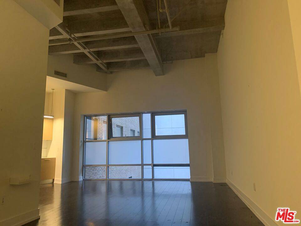 Los Angeles, CA 90017,727 W 7th ST #415