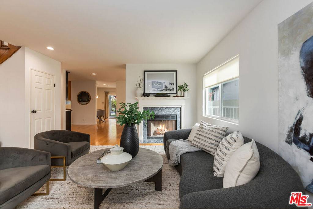 Sherman Oaks, CA 91423,5044 Varna AVE