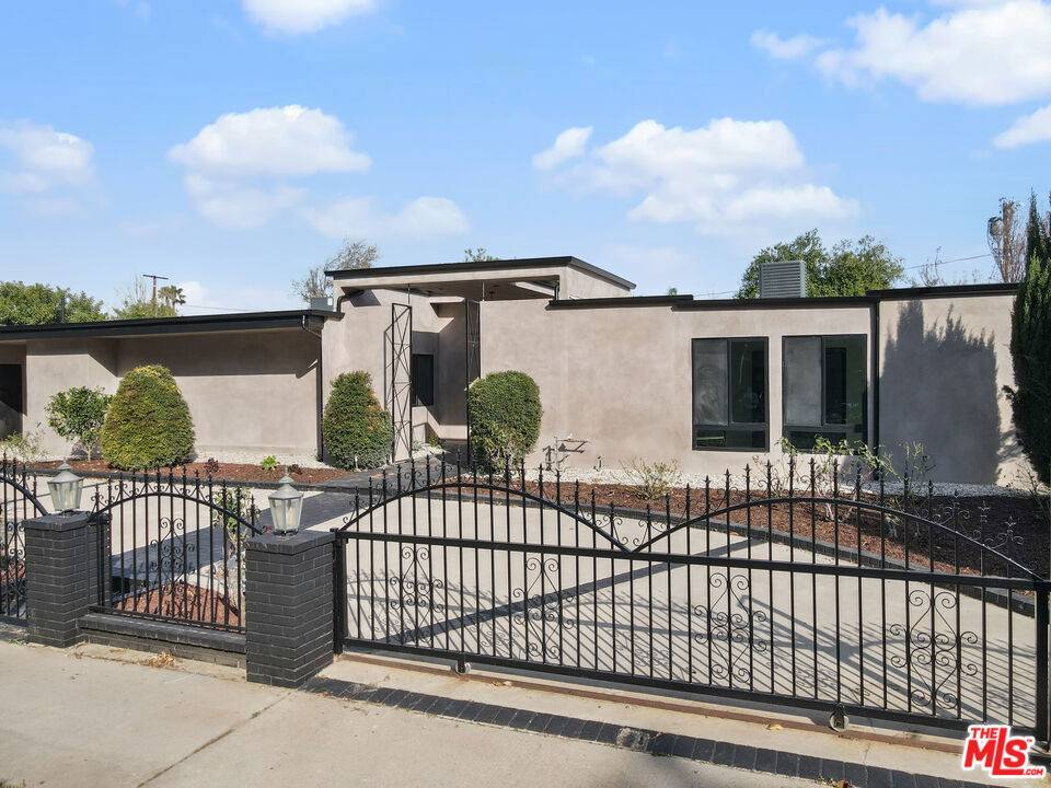 Woodland Hills, CA 91367,6236 Sale AVE