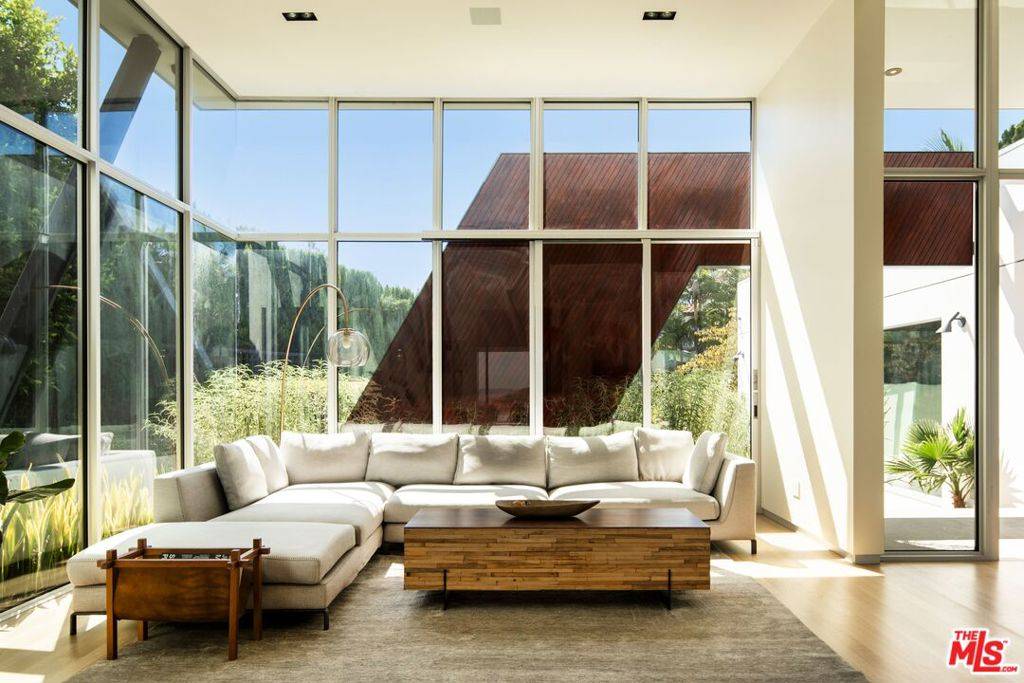 Los Angeles, CA 90046,2008 Hercules DR