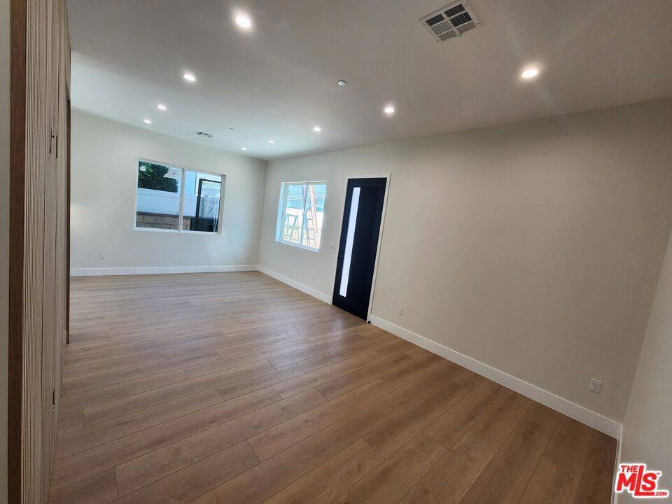 Van Nuys, CA 91401,13540 Hamlin ST #1/2