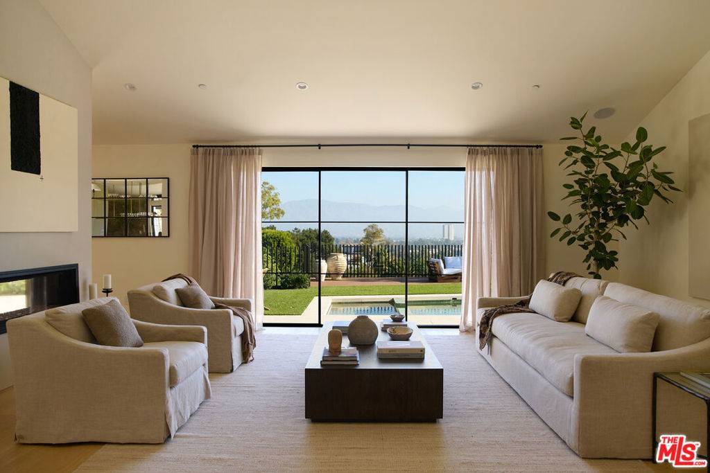 Studio City, CA 91604,3620 Wrightwood DR