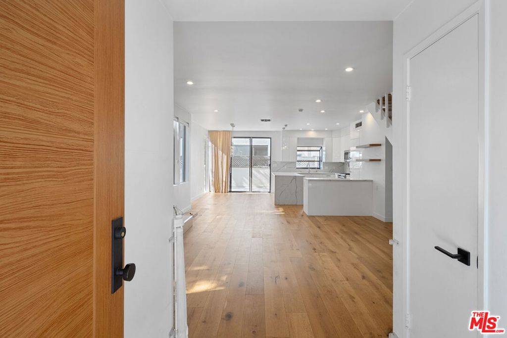 Santa Monica, CA 90403,1007 Euclid ST #1