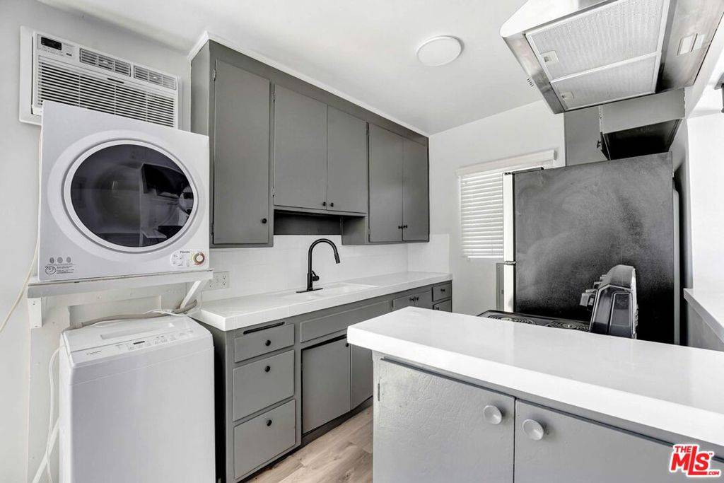 Reseda, CA 91335,6626 Darby AVE