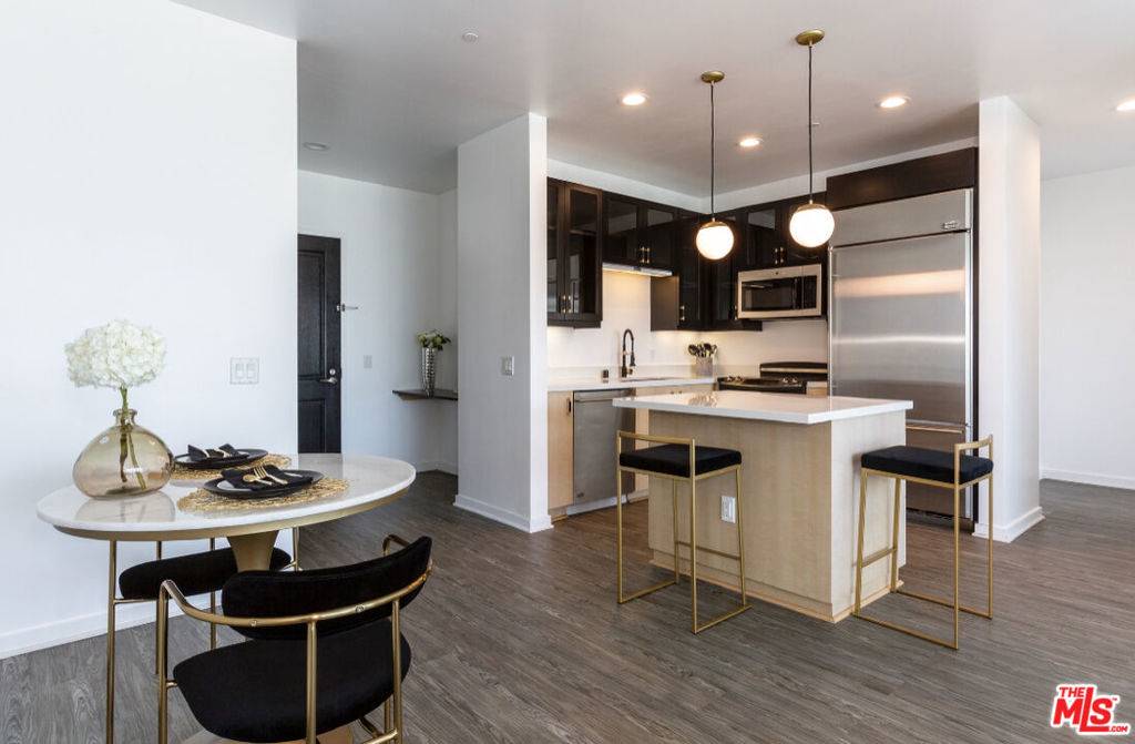 Beverly Hills, CA 90211,8601 Wilshire BLVD #1001