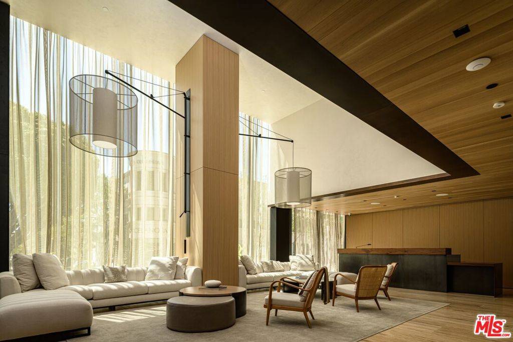 Los Angeles, CA 90048,8899 Beverly BLVD #6G