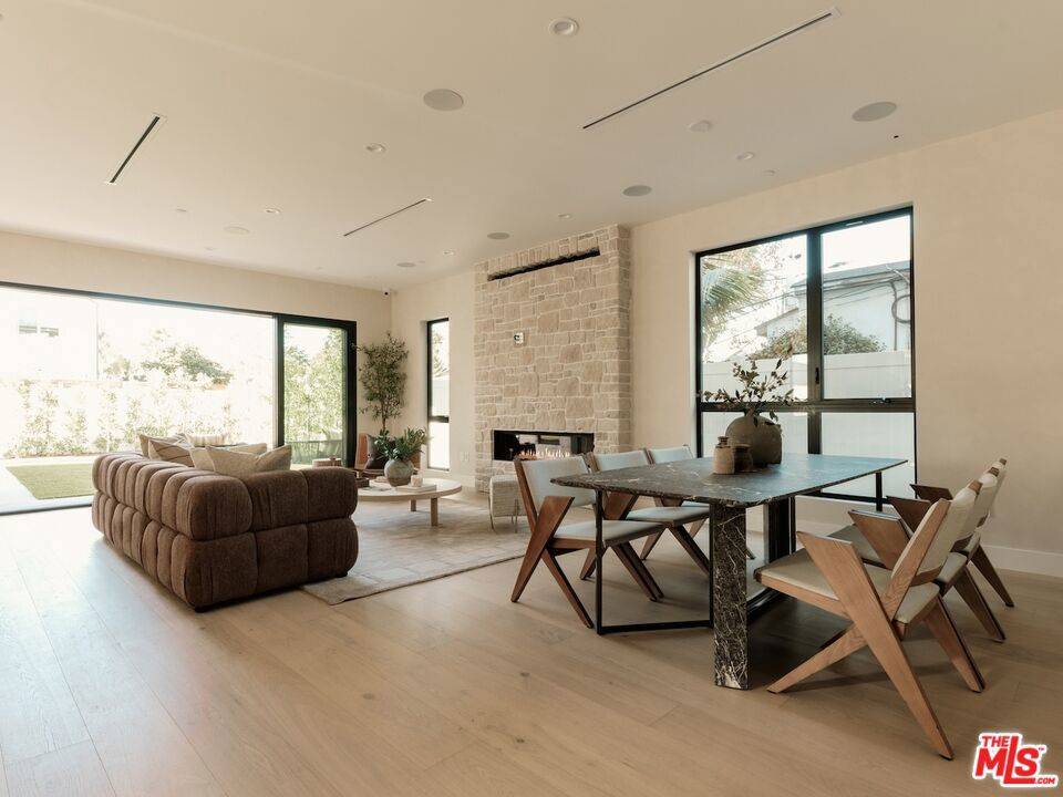 Los Angeles, CA 90066,3629 Rosewood AVE