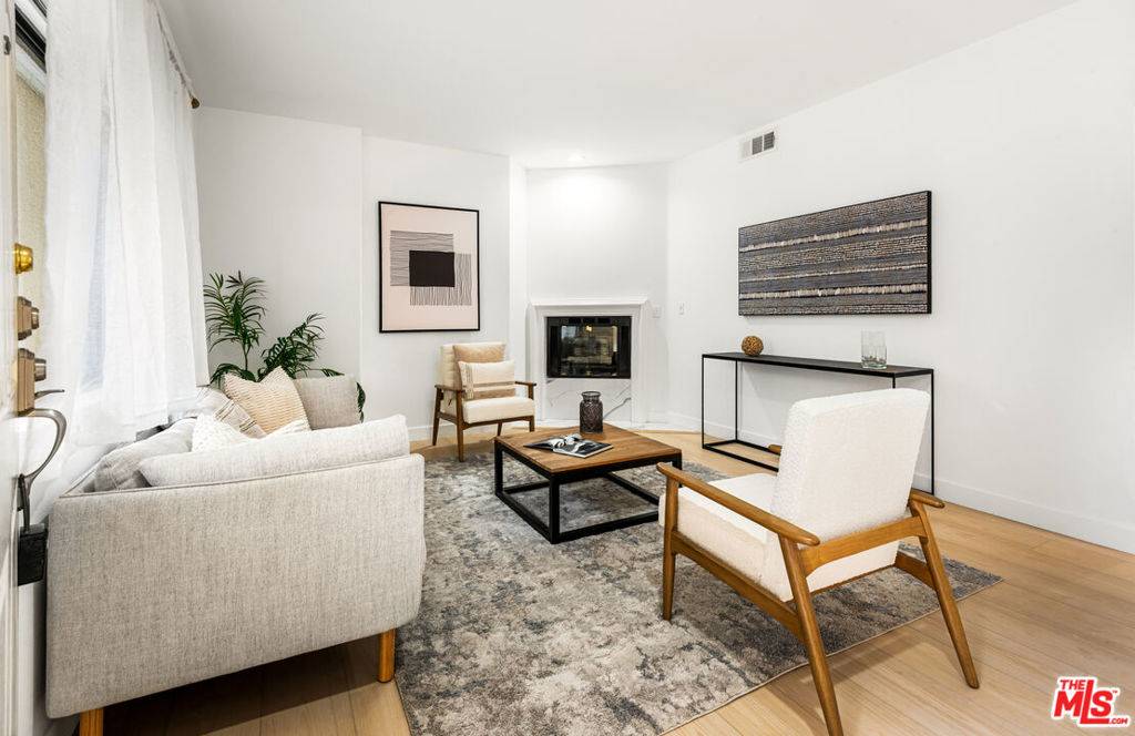 Los Angeles, CA 90005,861 S Windsor BLVD #103