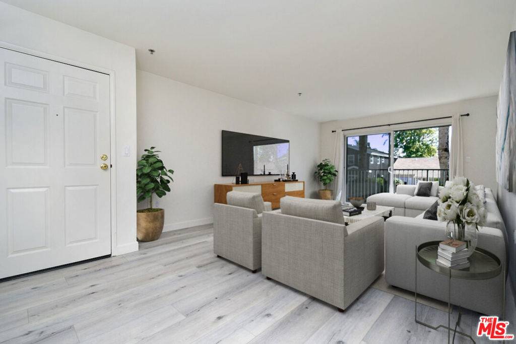 Sherman Oaks, CA 91403,4501 Cedros AVE #112